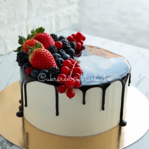 Vanilková ovocná lesná torta s čerstvým ovocím